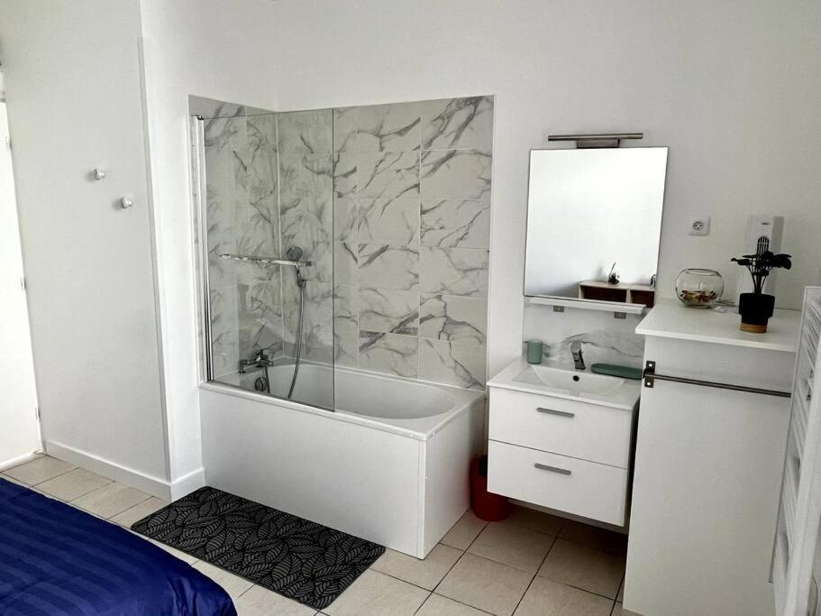 Appartement Avec Exterieur Loos Bagian luar foto
